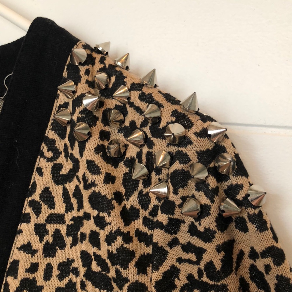 Leopard cardigan with studded shoulders - Picture 2 of 4